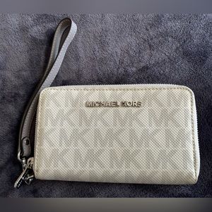 Michael Kors Signature Saffiano wristlet